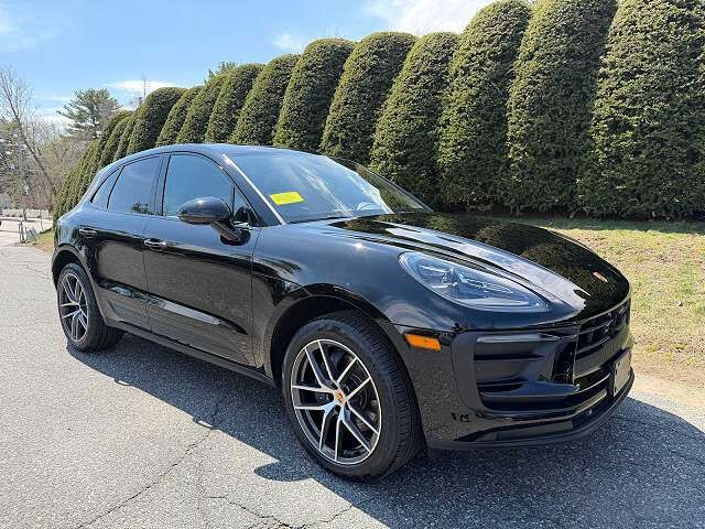 2026 PORSCHE Macan