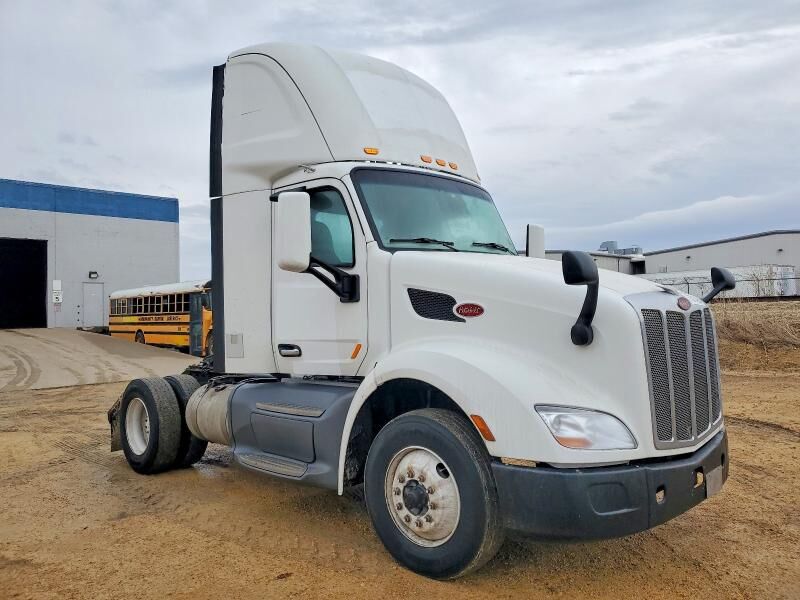 2017 PETERBILT 579