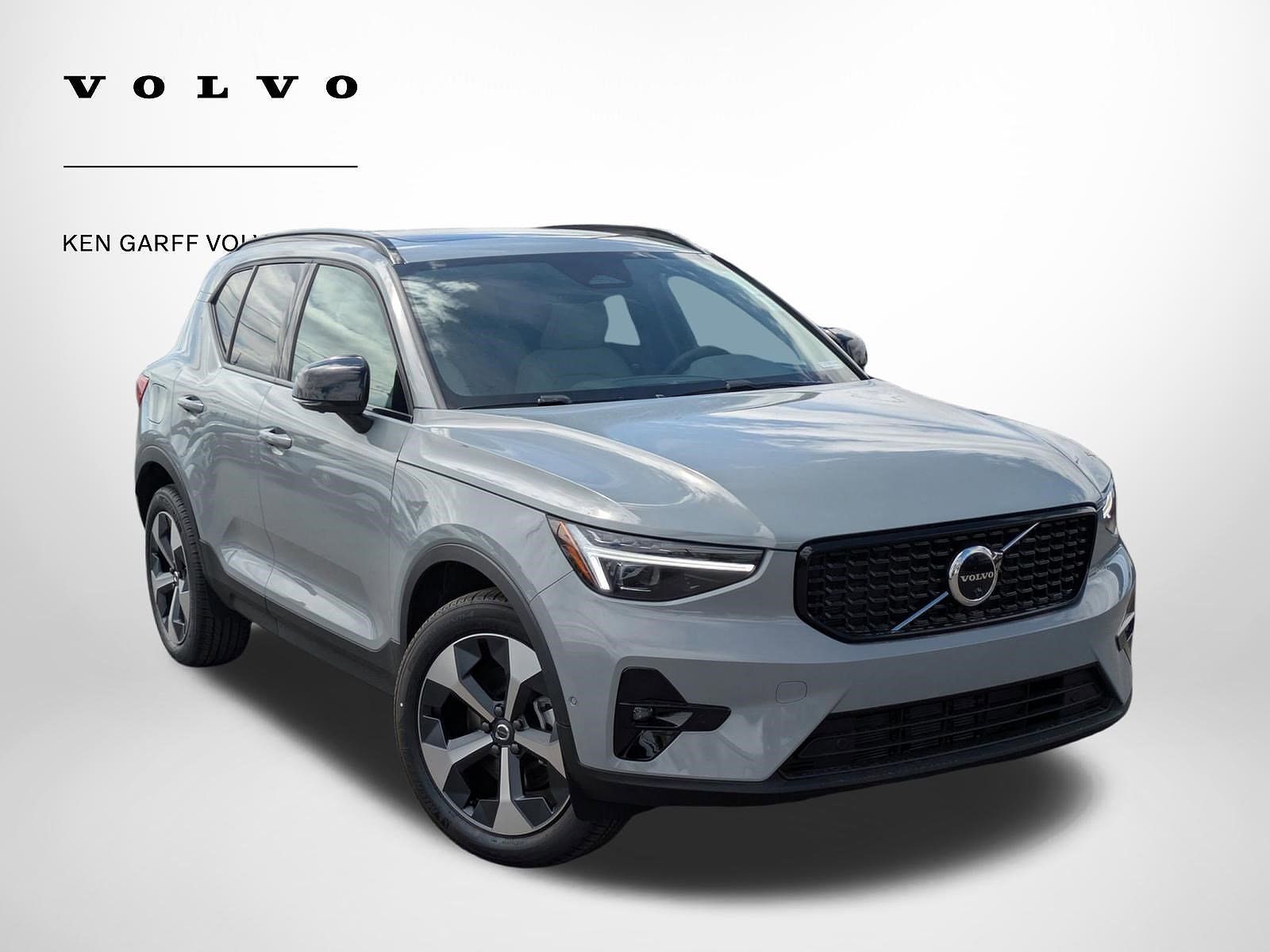 2026 VOLVO XC40