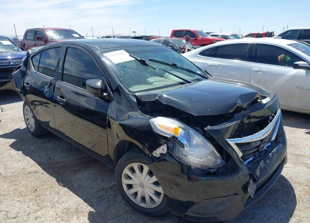 2017 NISSAN Versa