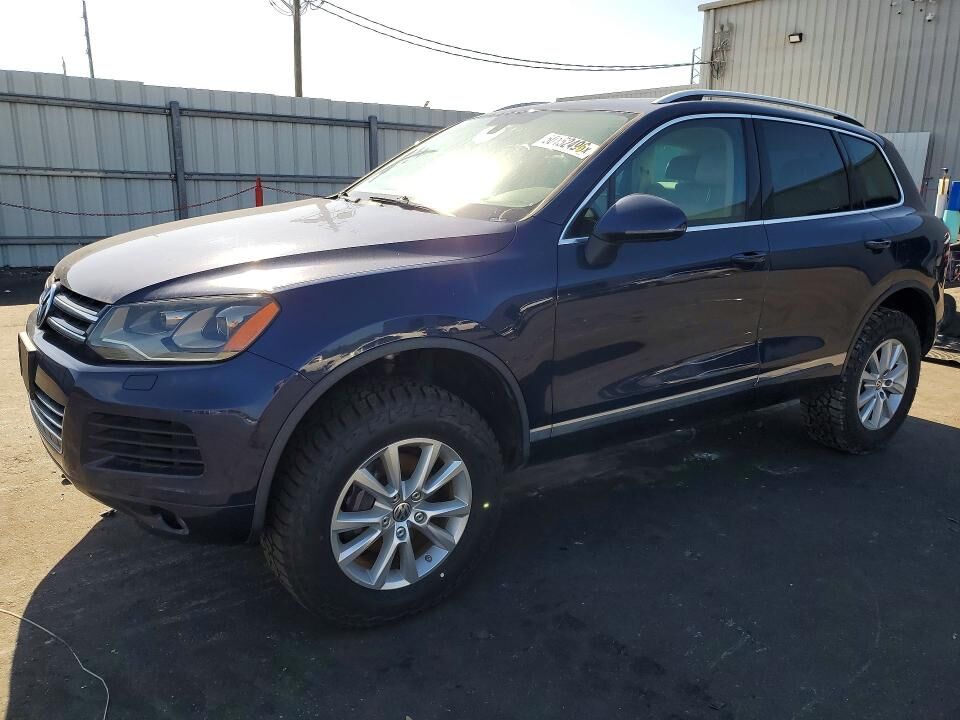 2013 VOLKSWAGEN Touareg