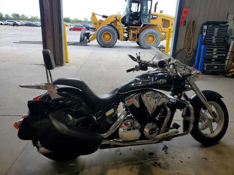2015 HONDA VT1300