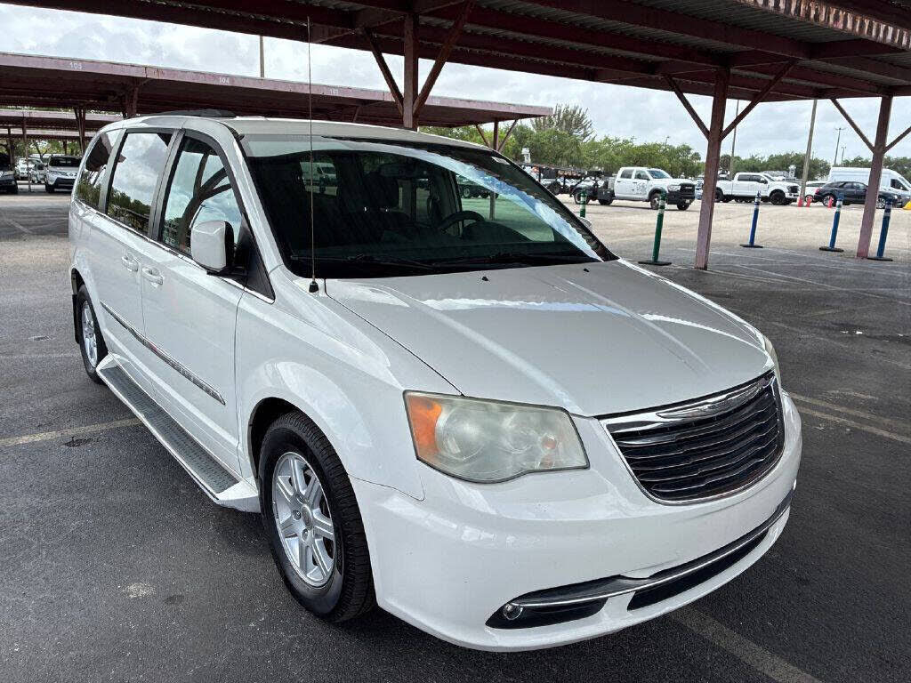 2011 CHRYSLER Town and Country