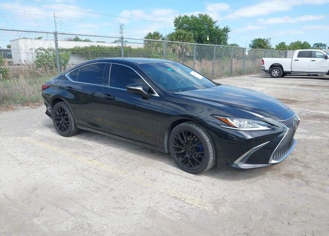 2021 LEXUS ES