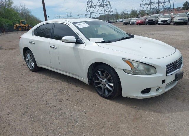 2010 NISSAN Maxima