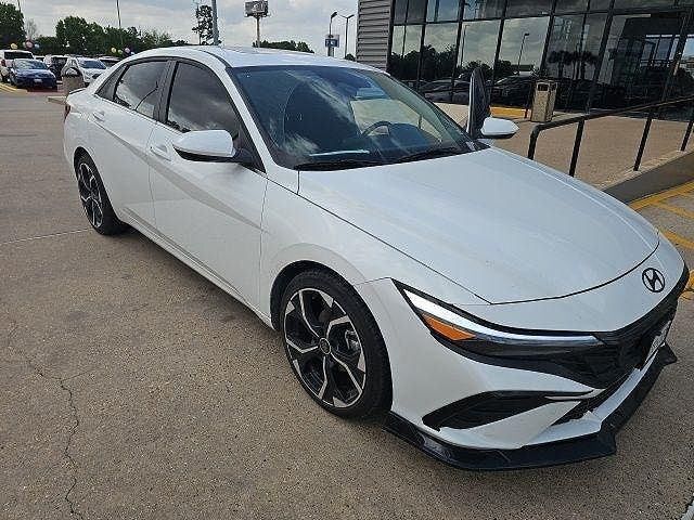 2025 HYUNDAI Elantra
