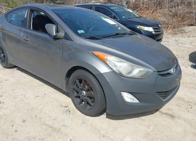 2013 HYUNDAI Elantra