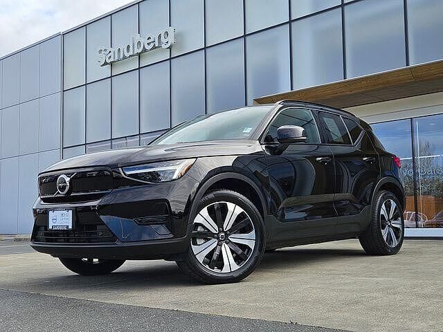2023 VOLVO XC40