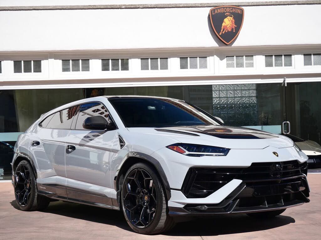 2024 LAMBORGHINI URUS