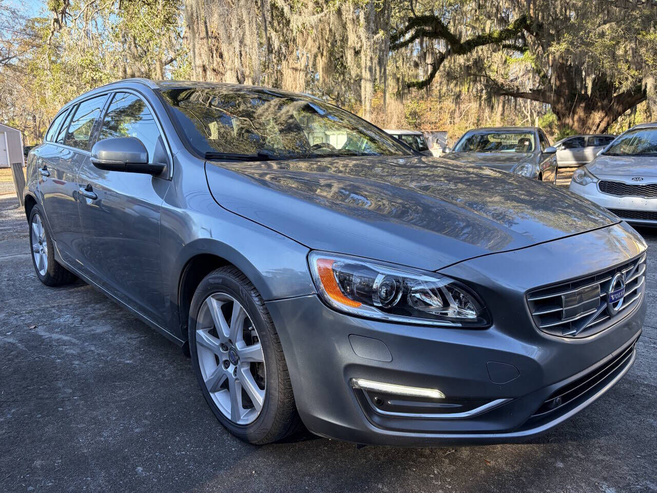 2017 VOLVO V60