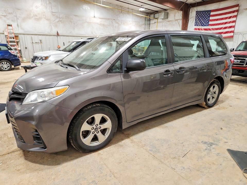 2018 TOYOTA Sienna