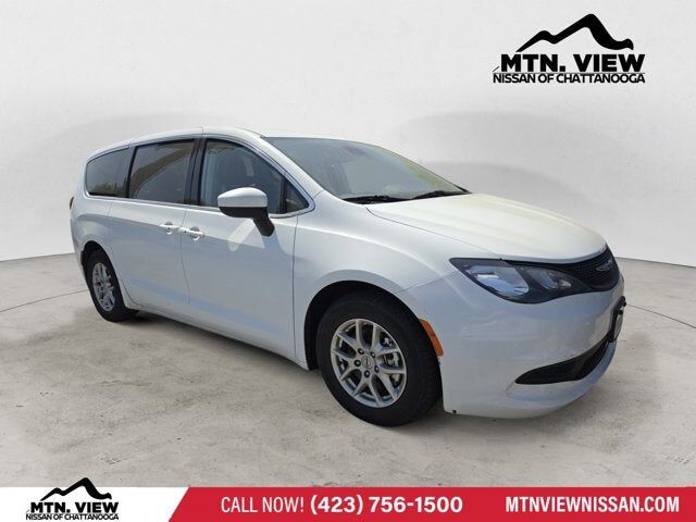 2023 CHRYSLER Voyager