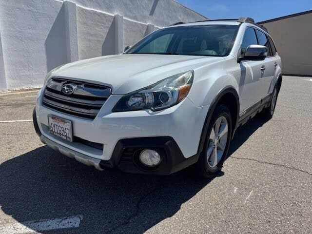 2013 SUBARU Outback