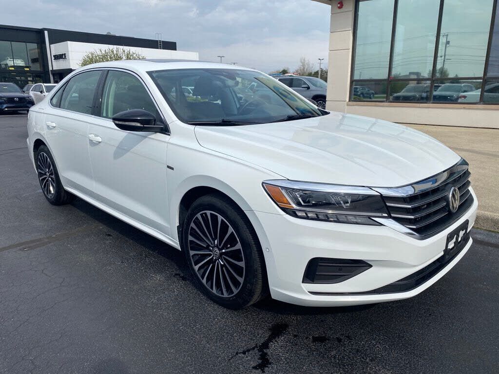 2022 VOLKSWAGEN Passat
