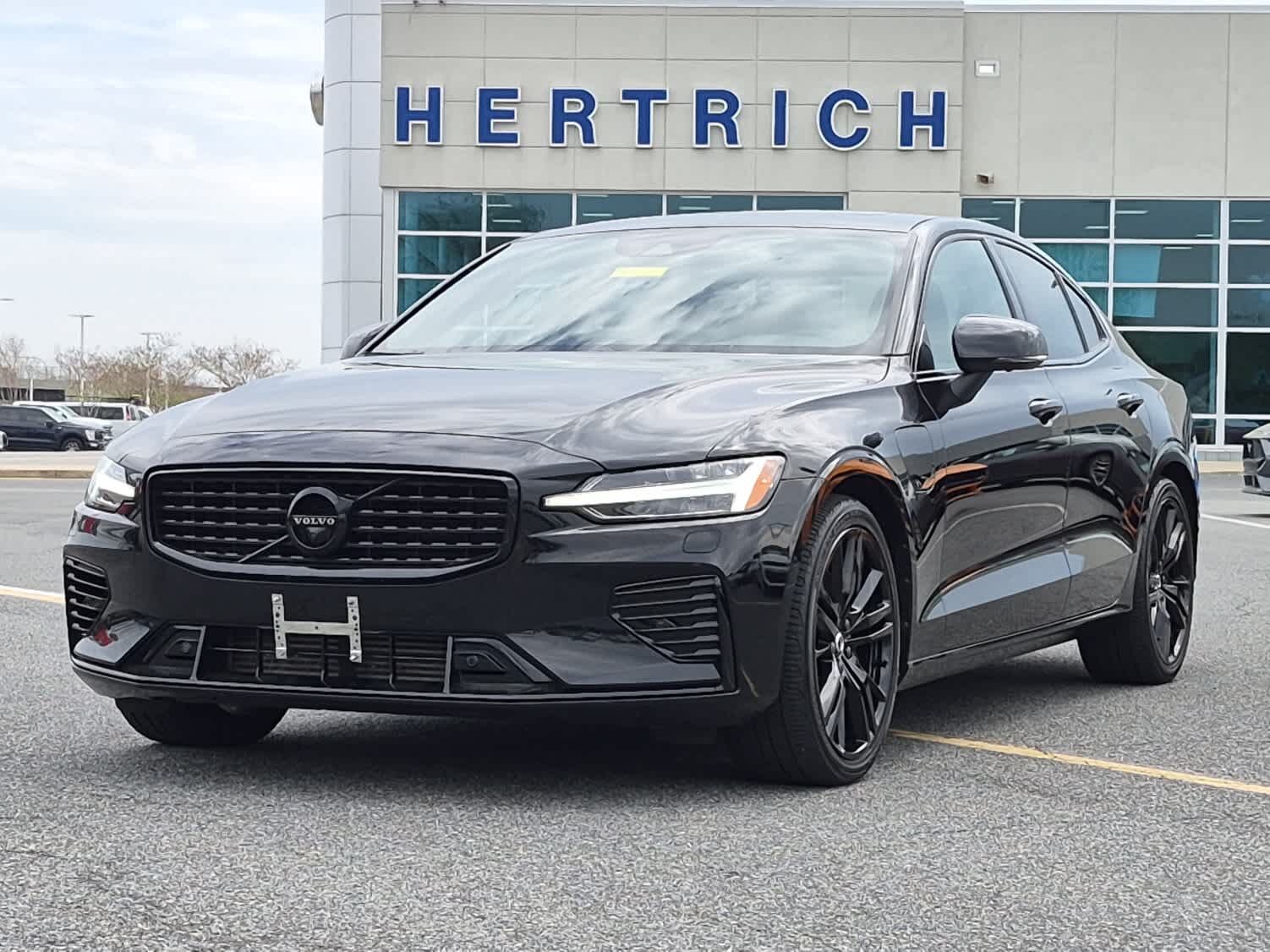 2022 VOLVO S60