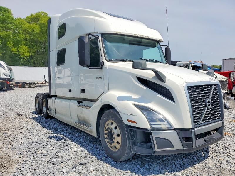 2020 VOLVO TRUCK VNL