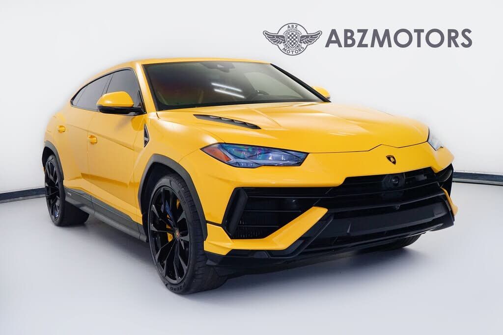 2023 LAMBORGHINI URUS