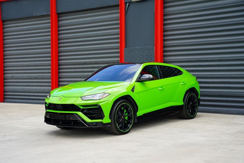 2022 LAMBORGHINI URUS