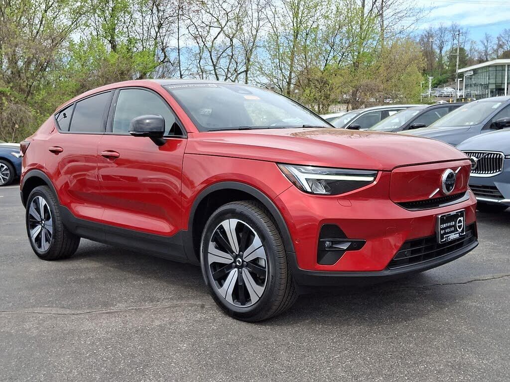 2023 VOLVO C40