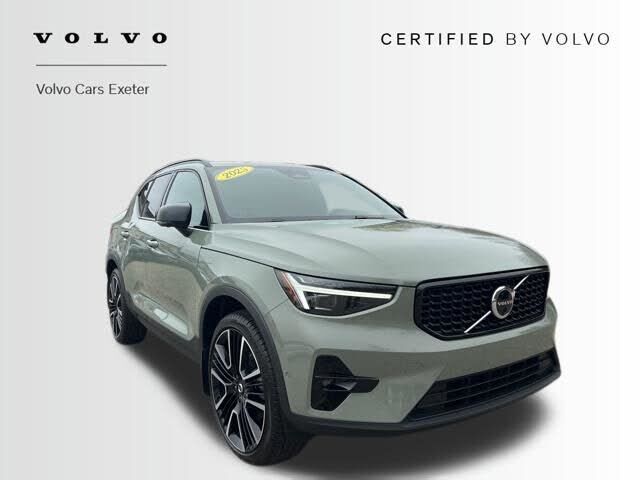 2025 VOLVO XC40