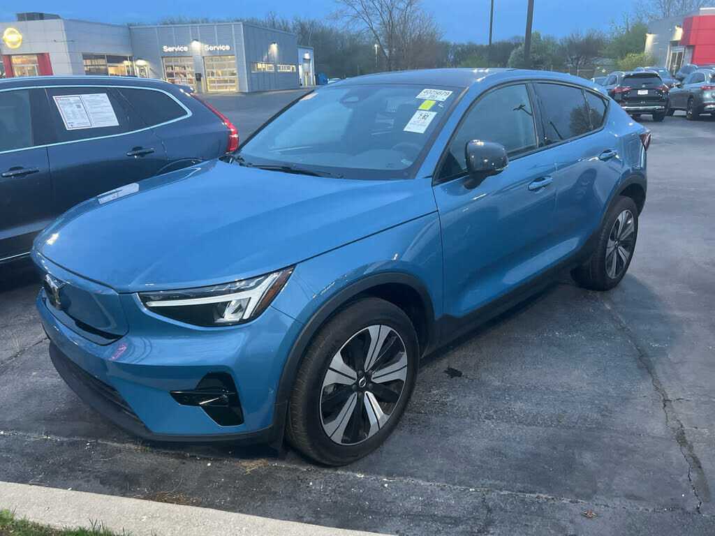 2023 VOLVO C40
