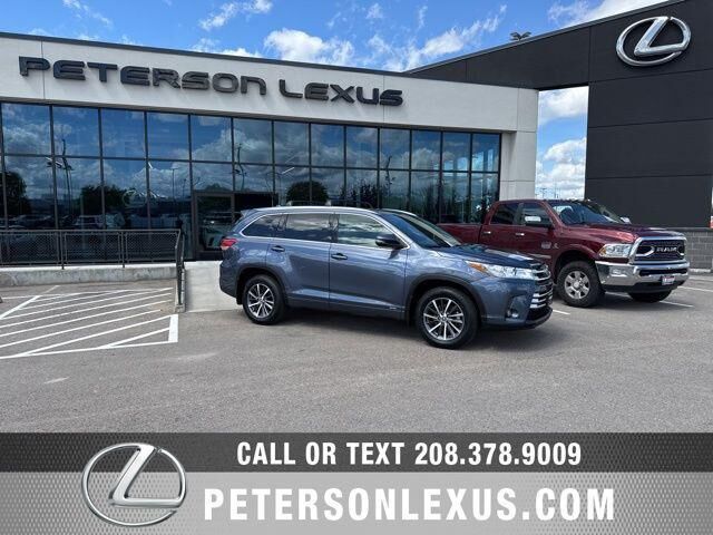2017 TOYOTA Highlander