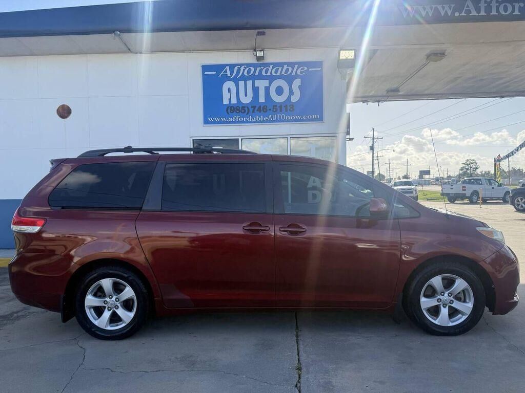 2012 TOYOTA Sienna