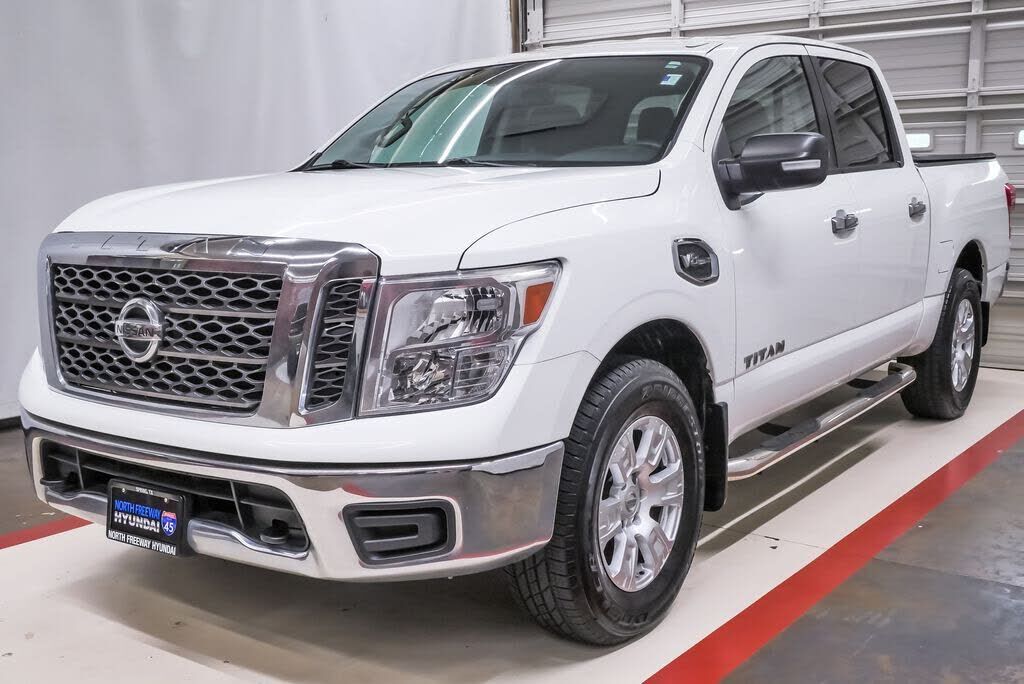 2017 NISSAN Titan