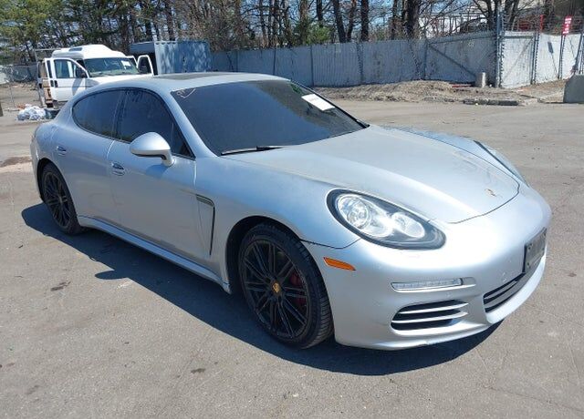 2016 PORSCHE Panamera