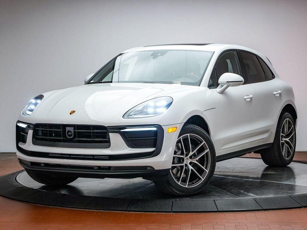2026 PORSCHE Macan