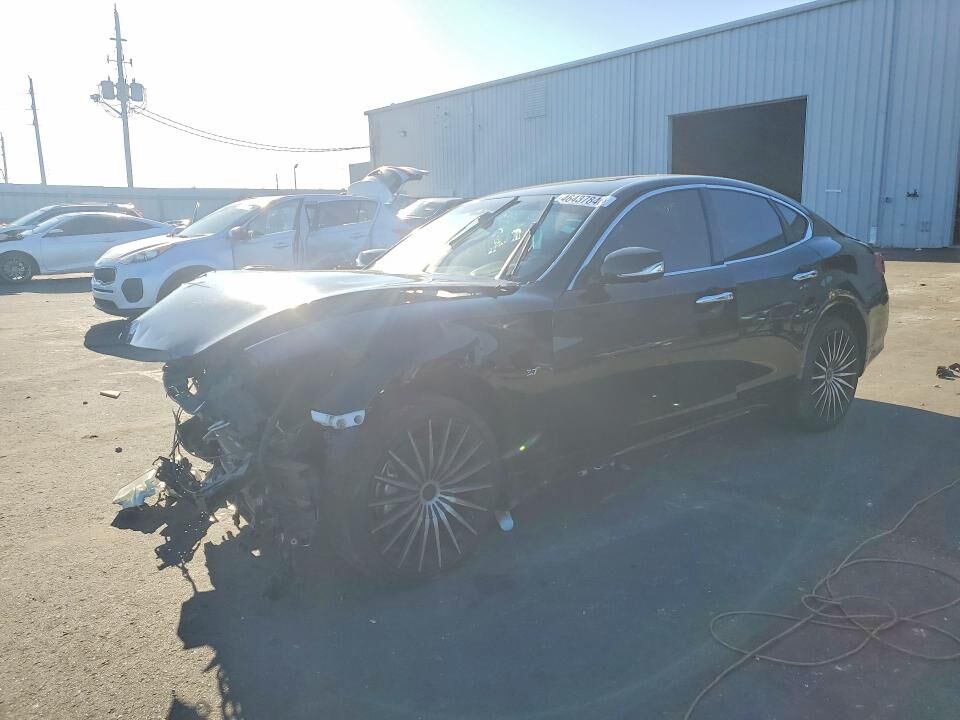 2016 INFINITI Q70