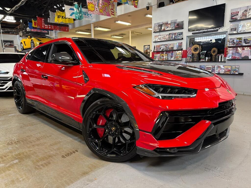 2024 LAMBORGHINI URUS