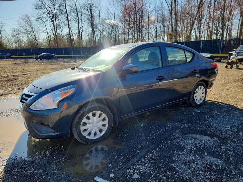 2017 NISSAN Versa