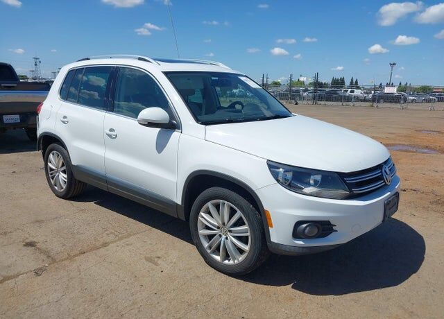 2015 VOLKSWAGEN Tiguan