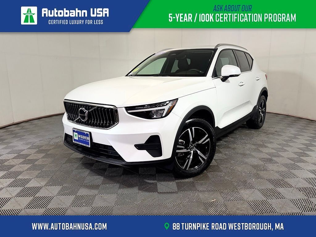 2025 VOLVO XC40