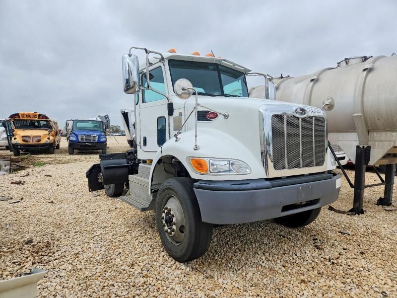 2017 PETERBILT 348