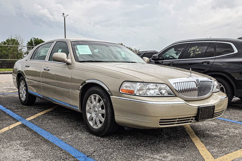 2006 LINCOLN Town Car