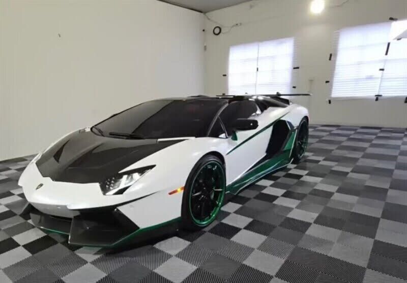 2014 LAMBORGHINI Aventador