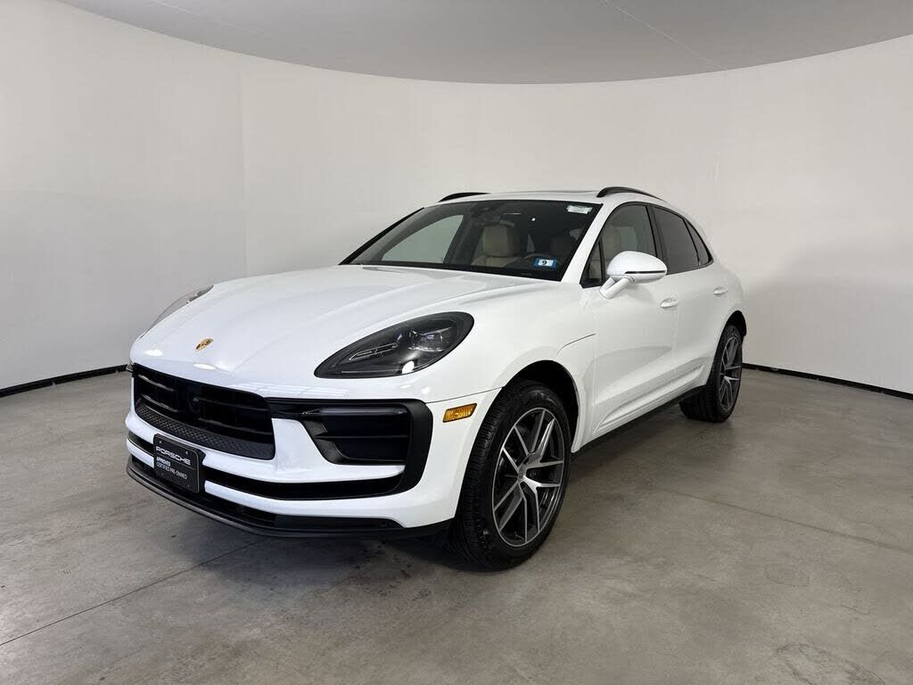 2025 PORSCHE Macan