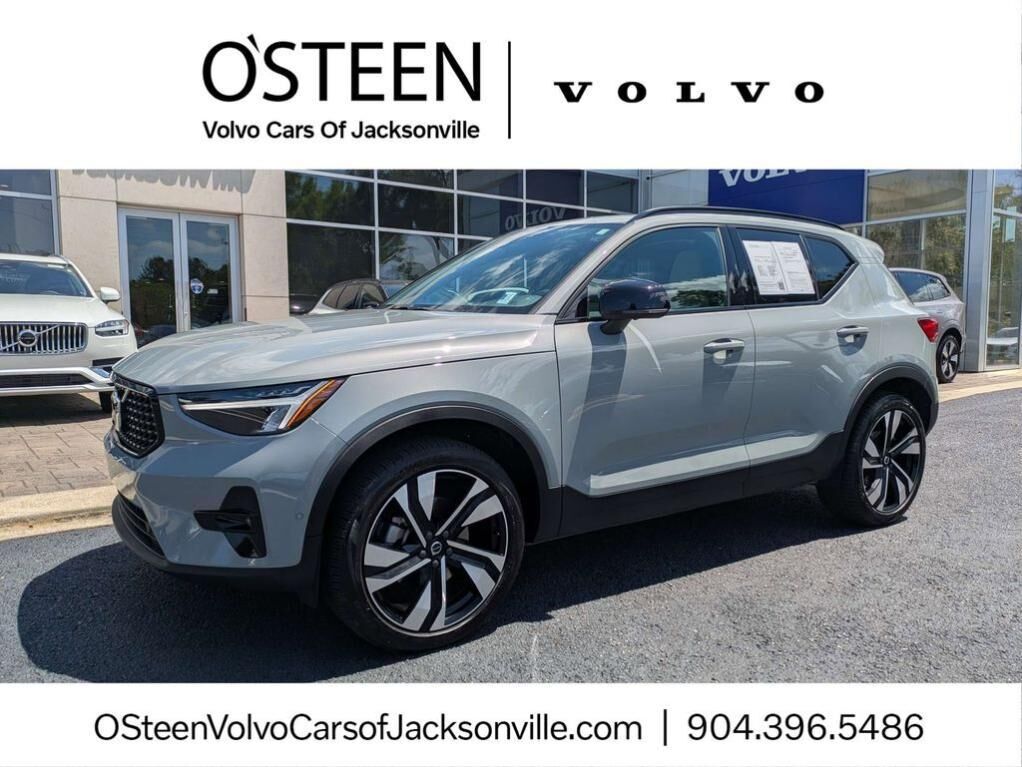 2024 VOLVO XC40