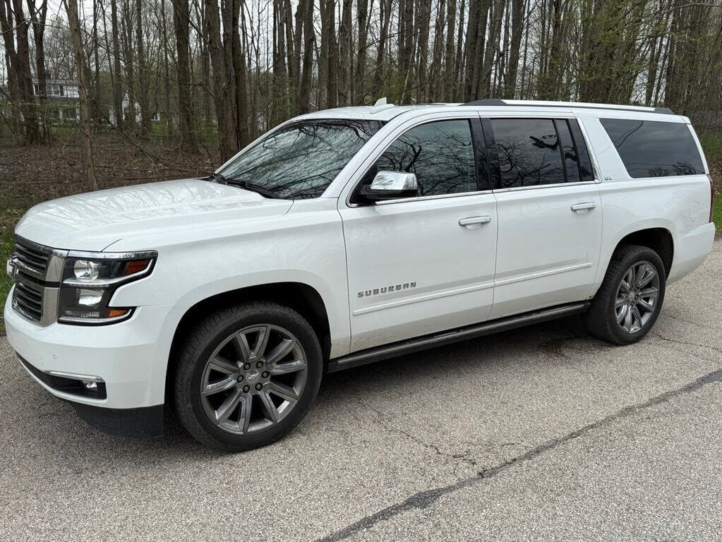 2016 CHEVROLET Suburban