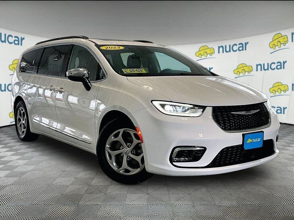 2023 CHRYSLER Pacifica