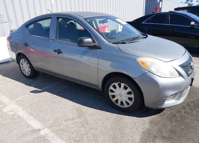 2013 NISSAN Versa