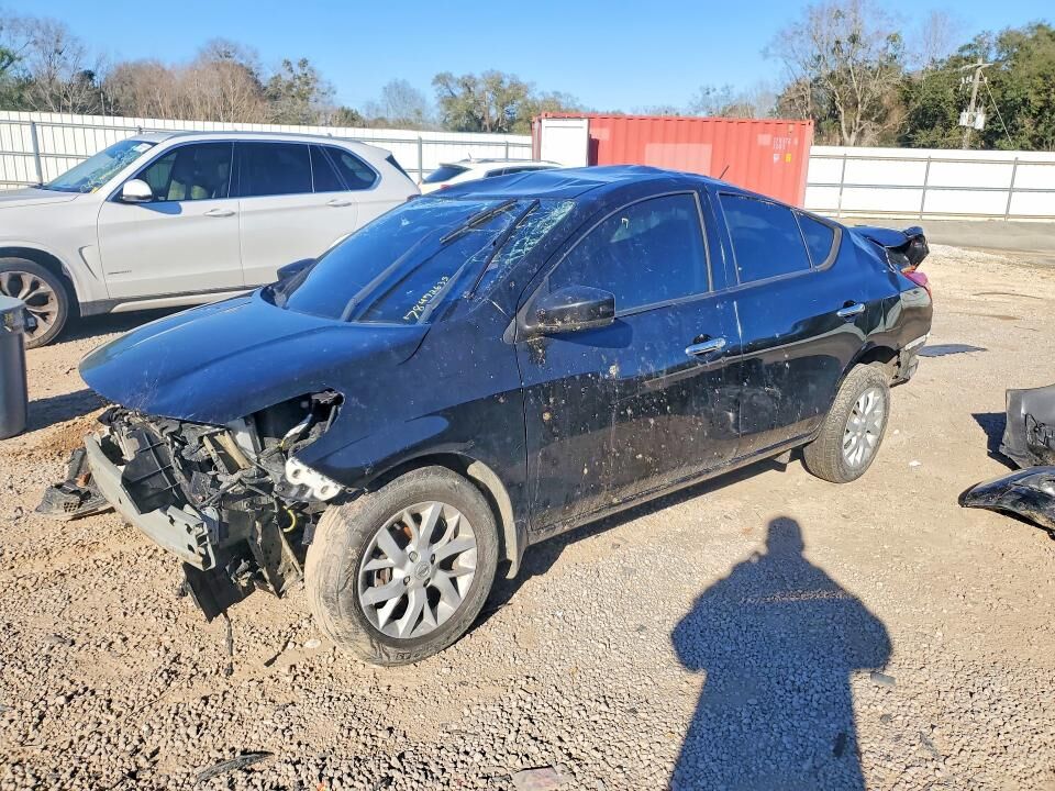 2019 NISSAN Versa
