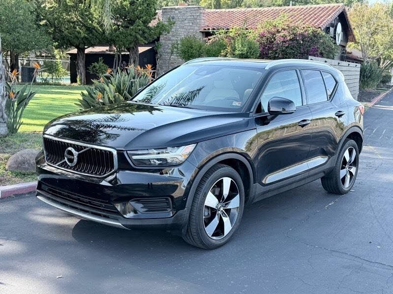 2019 VOLVO XC40