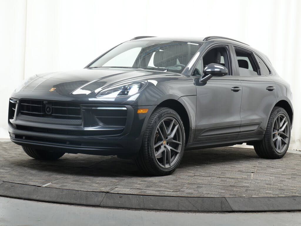 2024 PORSCHE Macan