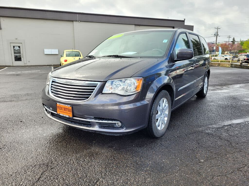 2016 CHRYSLER Town and Country