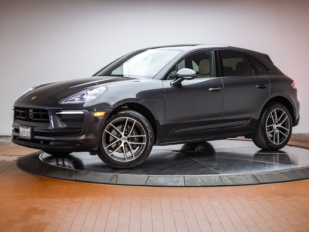 2025 PORSCHE Macan