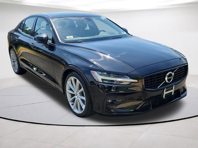 2021 VOLVO S60