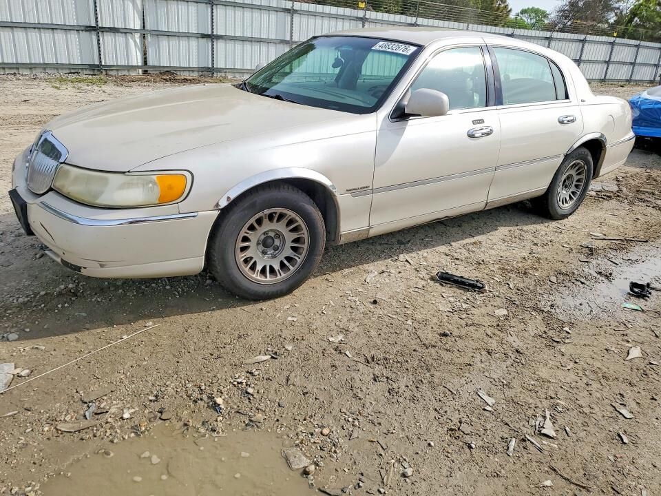 2000 LINCOLN Town Car
